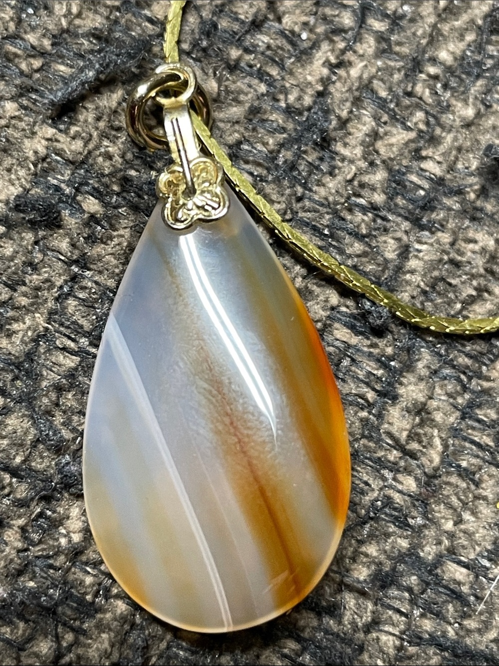Gold Chain Necklace with Teardrop Agate Pendant - Picture 4 of 7